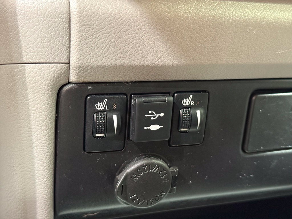 Used 2020 Toyota Sienna XLE w/ Carpet Mat Package FWD image 31