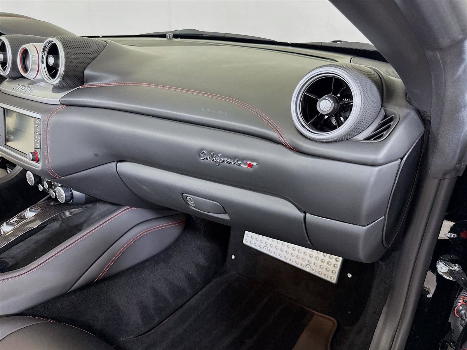 Used 2018 Ferrari California T image 36