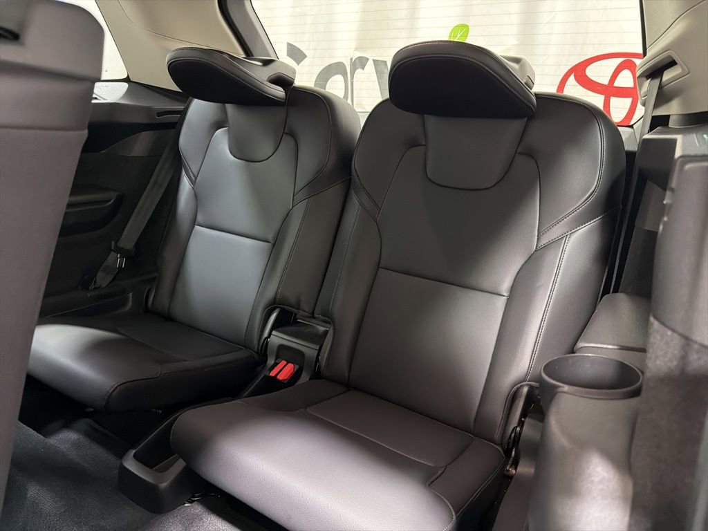 Used 2025 Volvo XC90 B5 Core AWD/4WD image 22