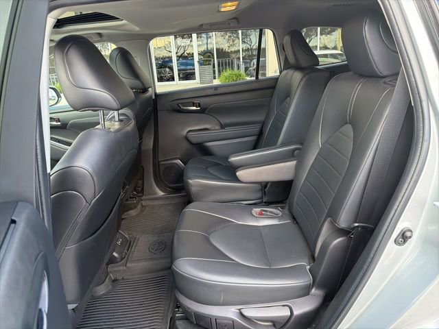Used 2022 Toyota Highlander XLE image 14