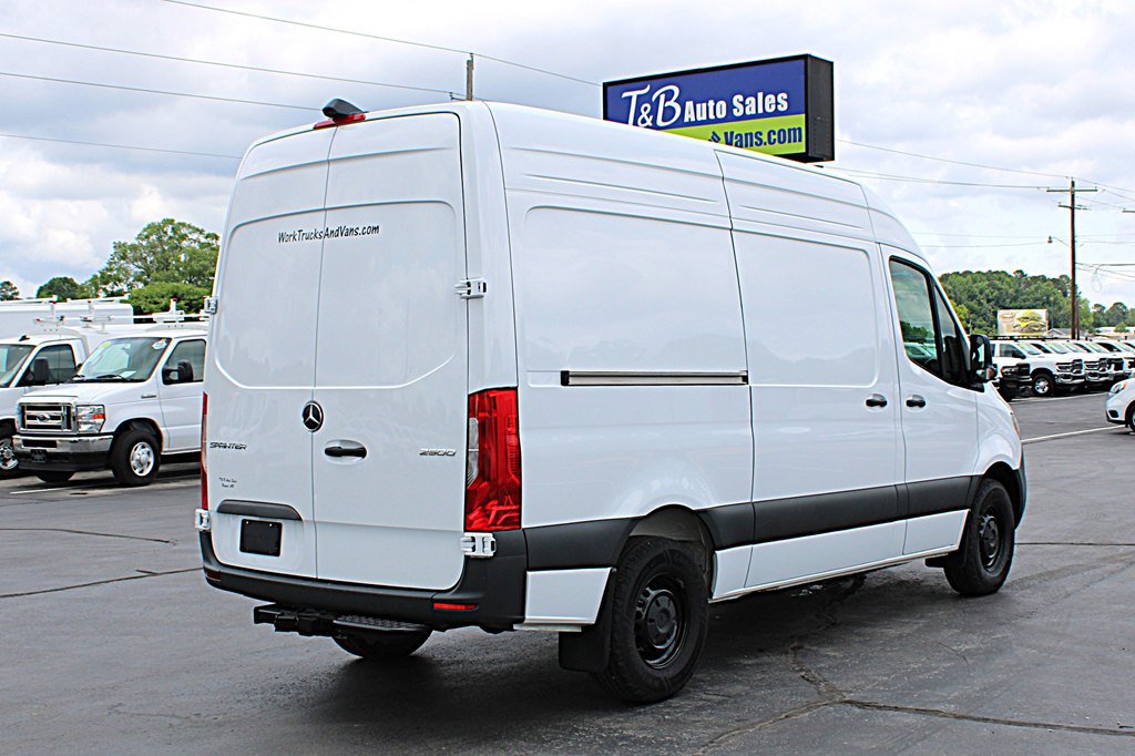 Used 2025 Mercedes-Benz Sprinter 2500 image 5