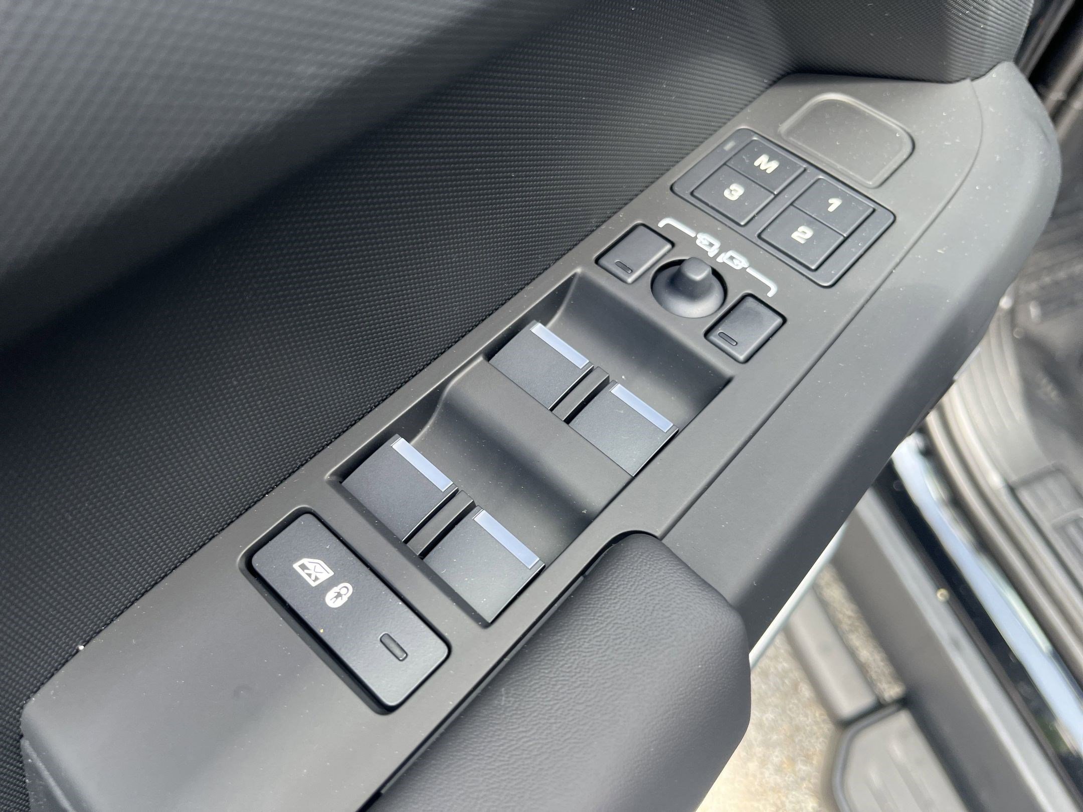 Used 2025 Land Rover Defender 110 S image 21