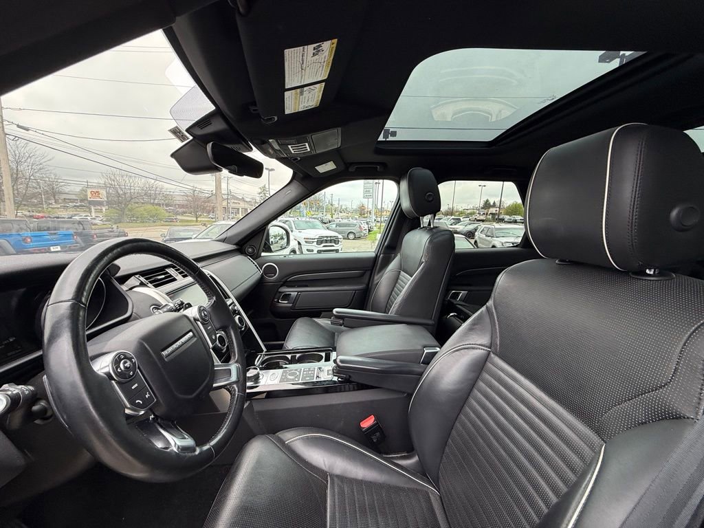 Used 2017 Land Rover Discovery HSE image 12