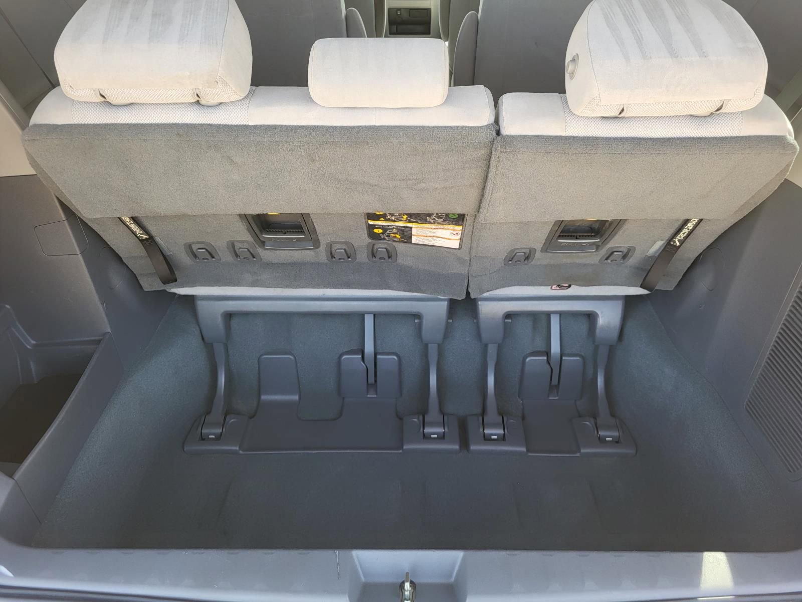 Used 2020 Toyota Sienna L image 10