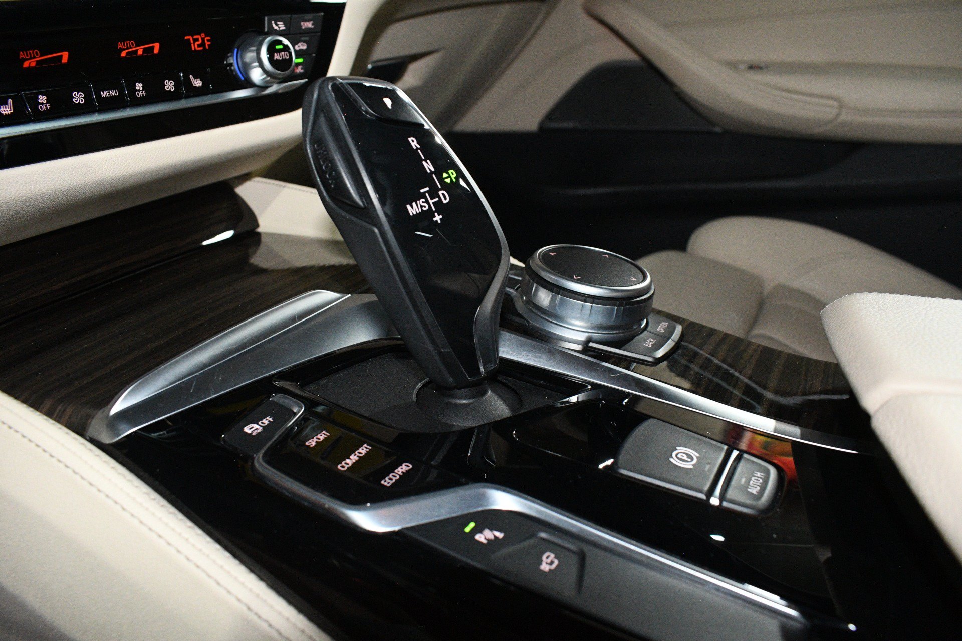 Used 2020 BMW 530i w/ Premium Package RWD image 37