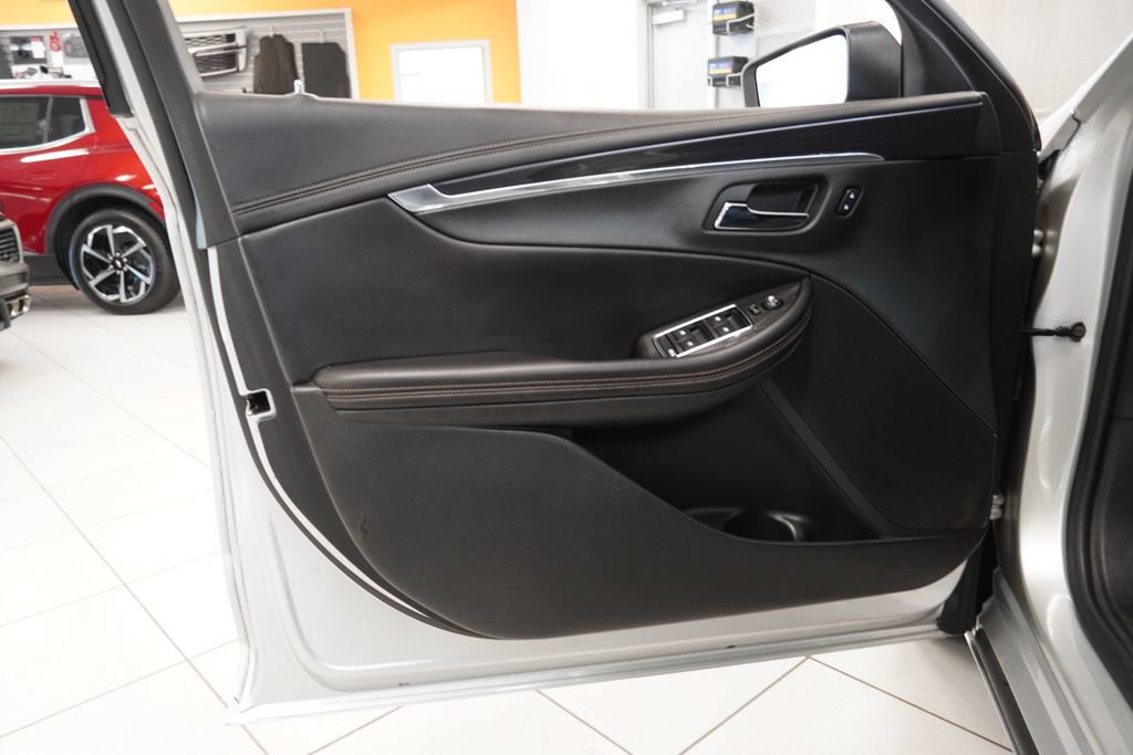 Used 2018 Chevrolet Impala LT FWD image 6