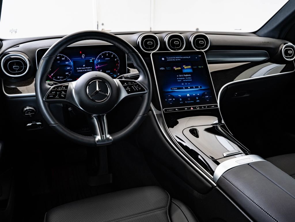 Certified 2025 Mercedes-Benz GLC 300 4MATIC image 4