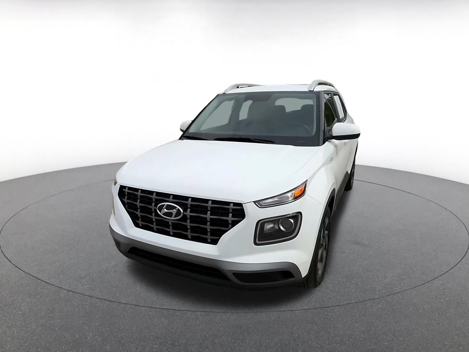 Used 2026 Hyundai Venue SEL FWD image 6