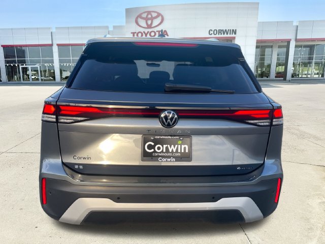 Used 2026 Volkswagen Tiguan SE AWD/4WD image 4