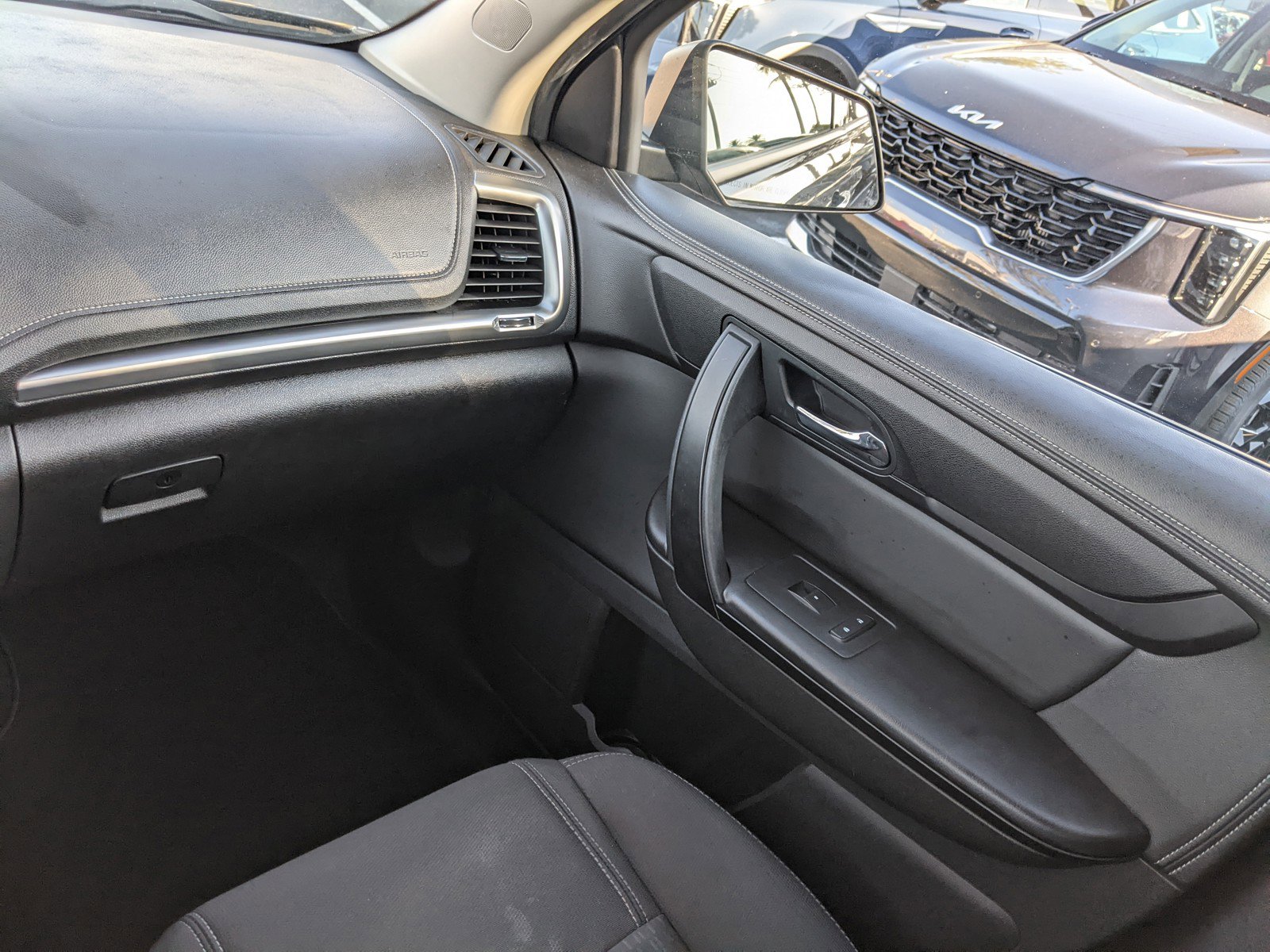 Used 2016 GMC Acadia SLE image 15