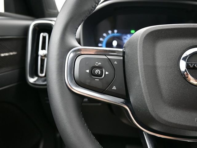 Used 2024 Volvo XC40 B5 Plus image 24