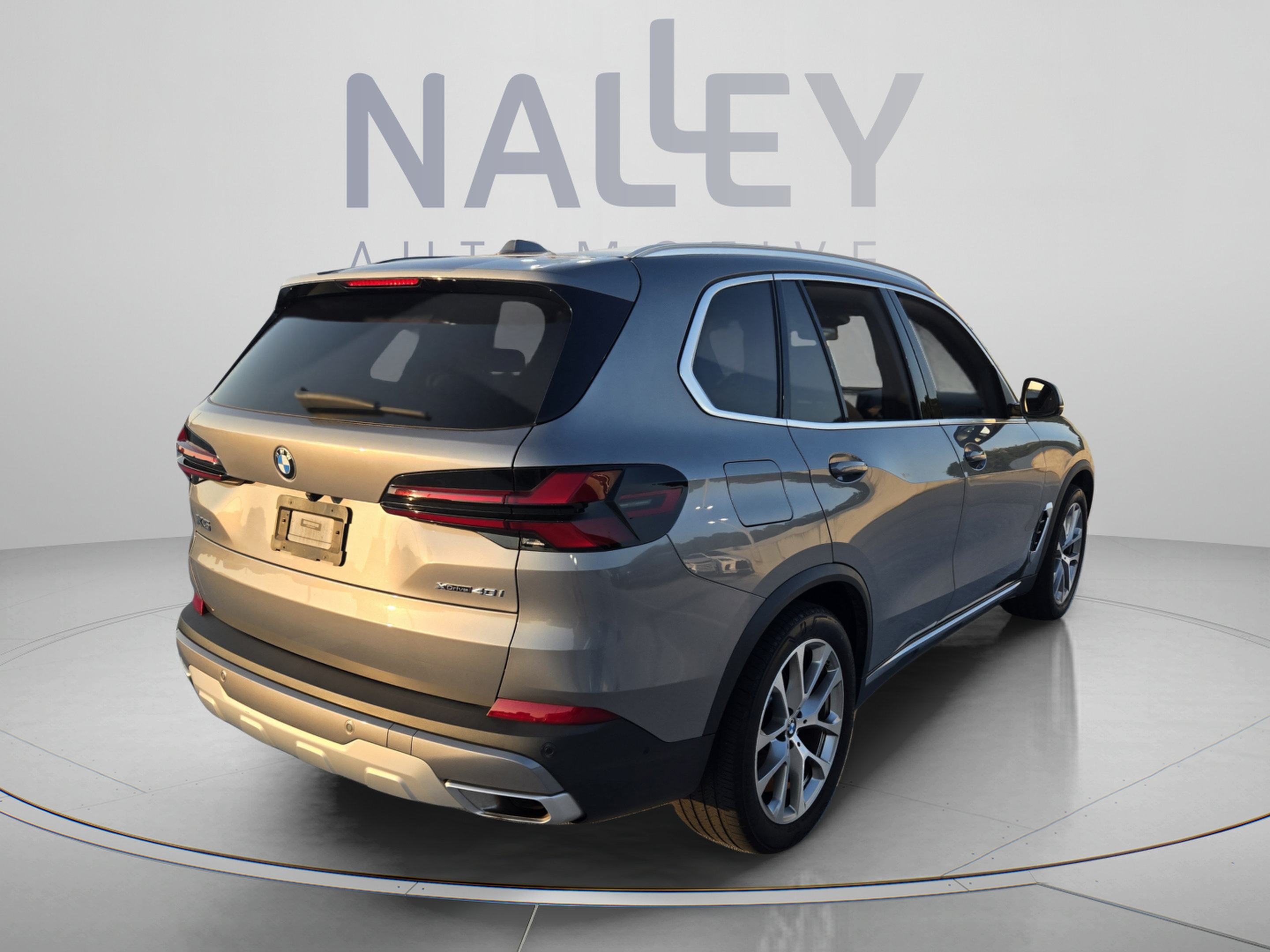 Used 2024 BMW X5 xDrive40i w/ Premium Package AWD/4WD image 4