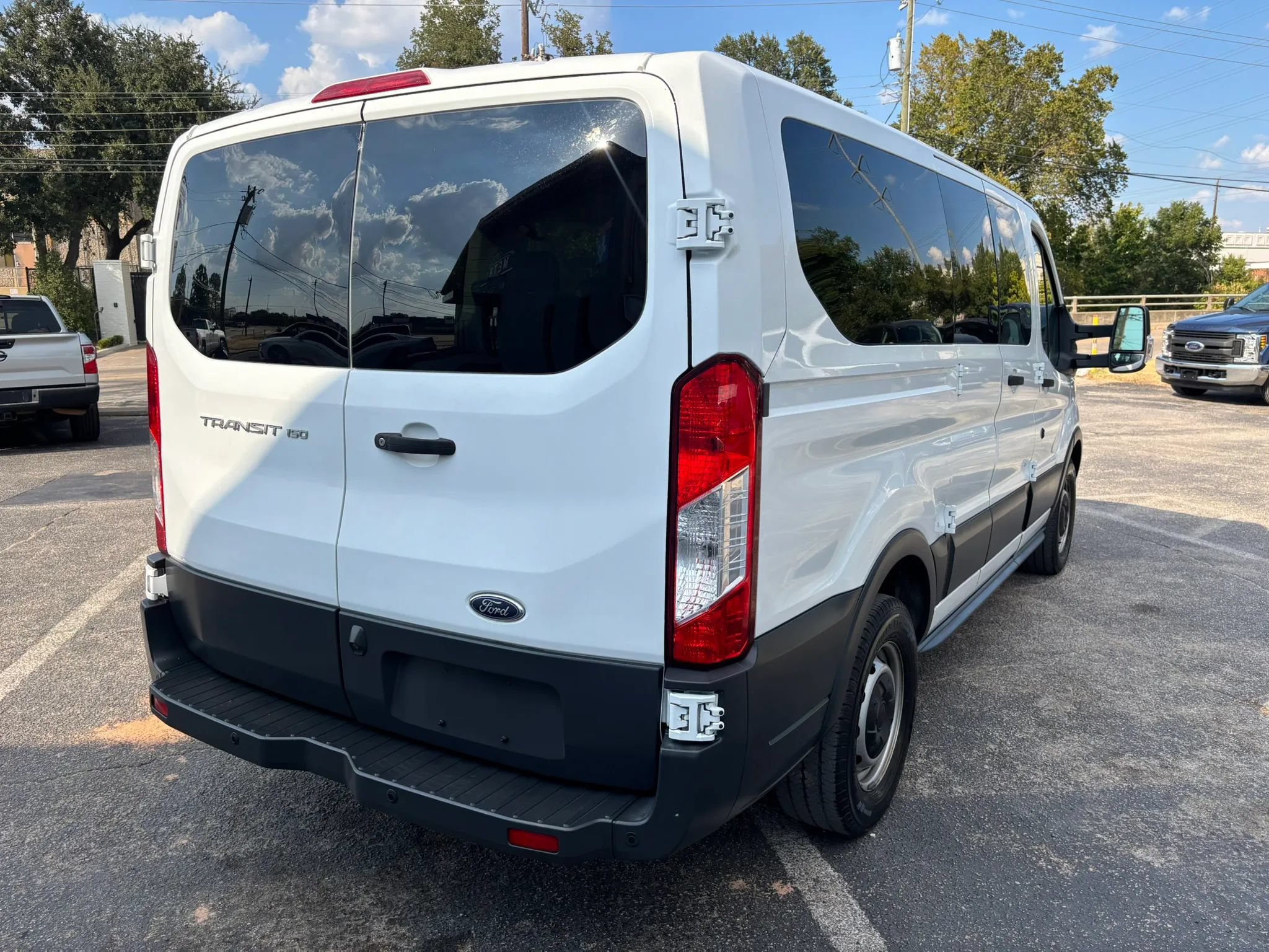 Used 2018 Ford Transit 150 XL RWD image 5