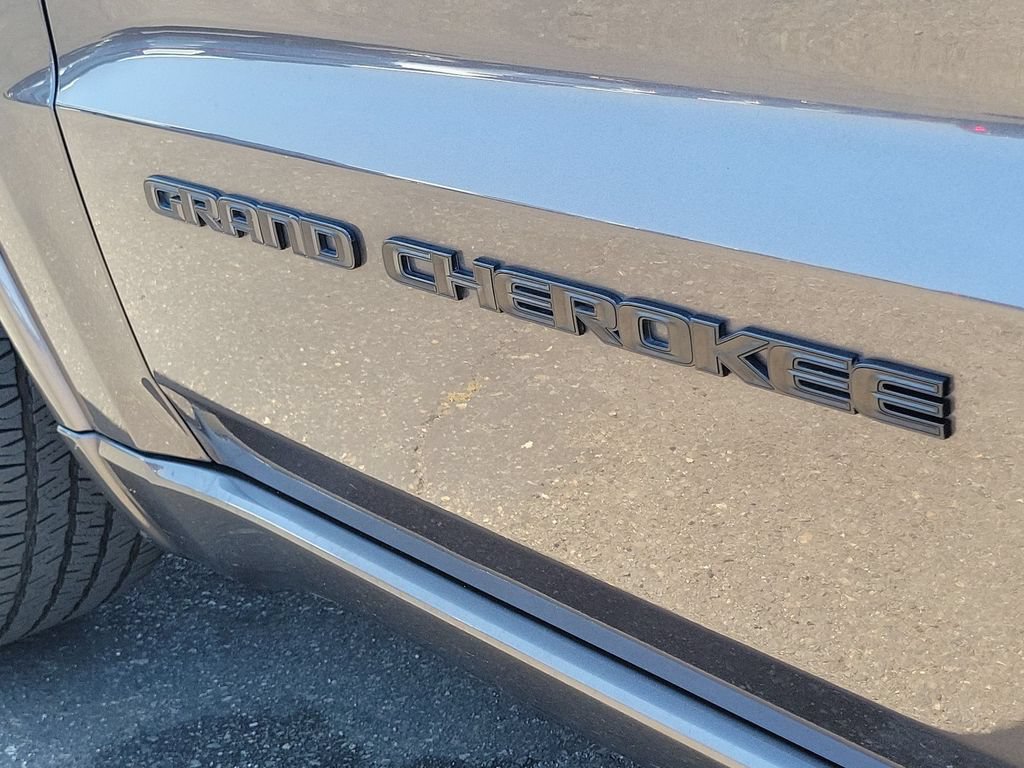 Used 2021 Jeep Grand Cherokee Laredo X AWD/4WD image 31