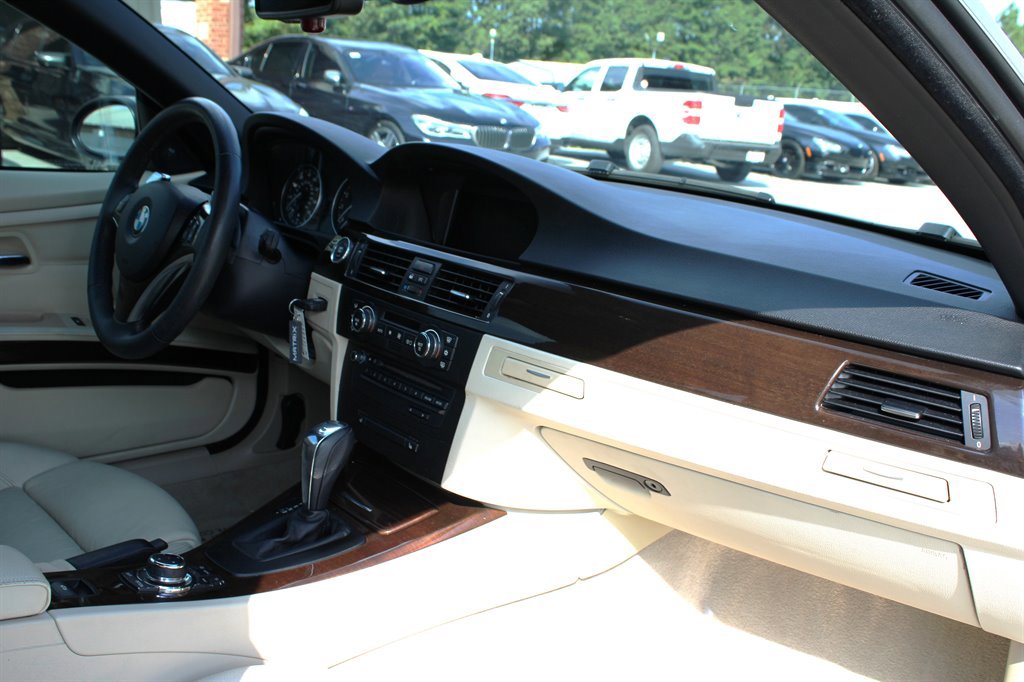 Used 2009 BMW 335i Convertible image 24