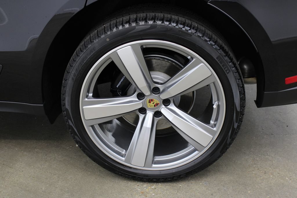 Certified 2025 Porsche Macan AWD/4WD image 13