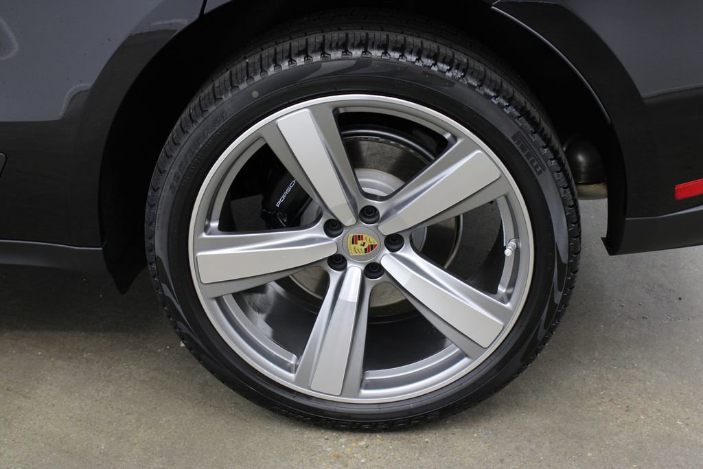 New 2025 Porsche Macan image 13