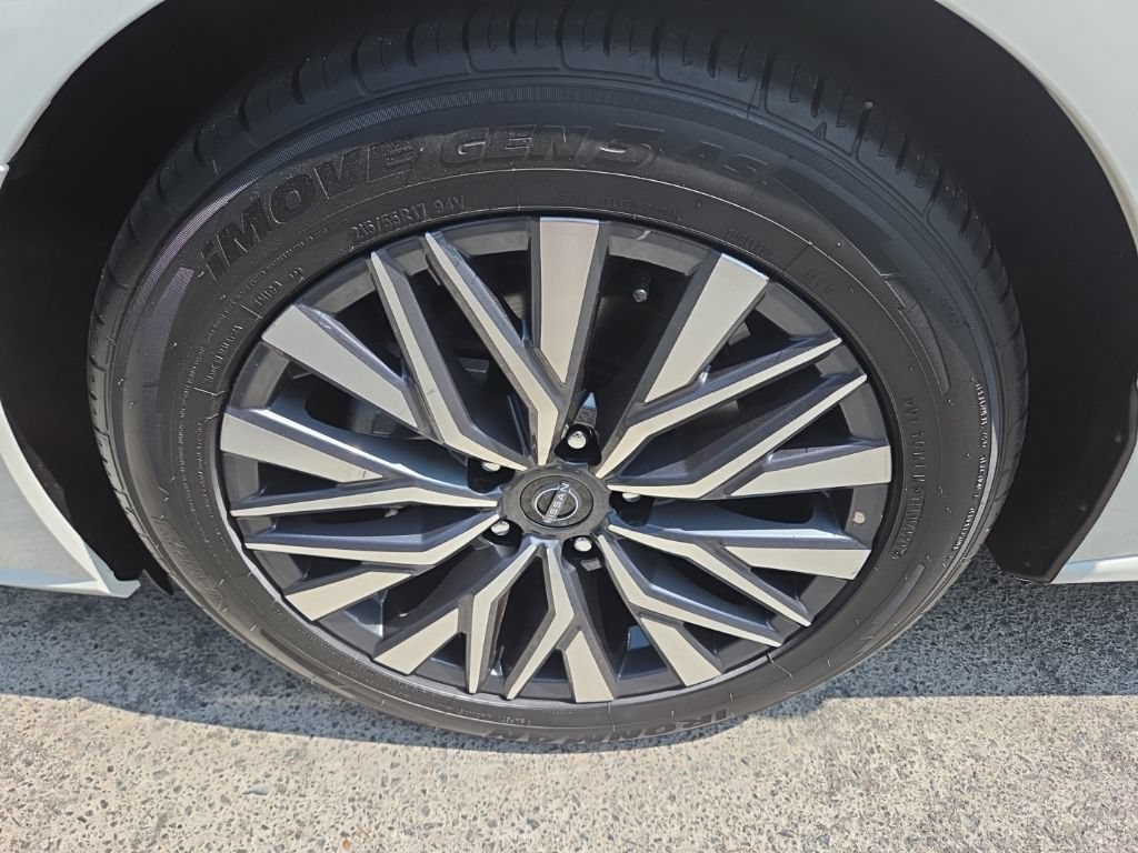 Used 2025 Nissan Altima 2.5 SV FWD image 15