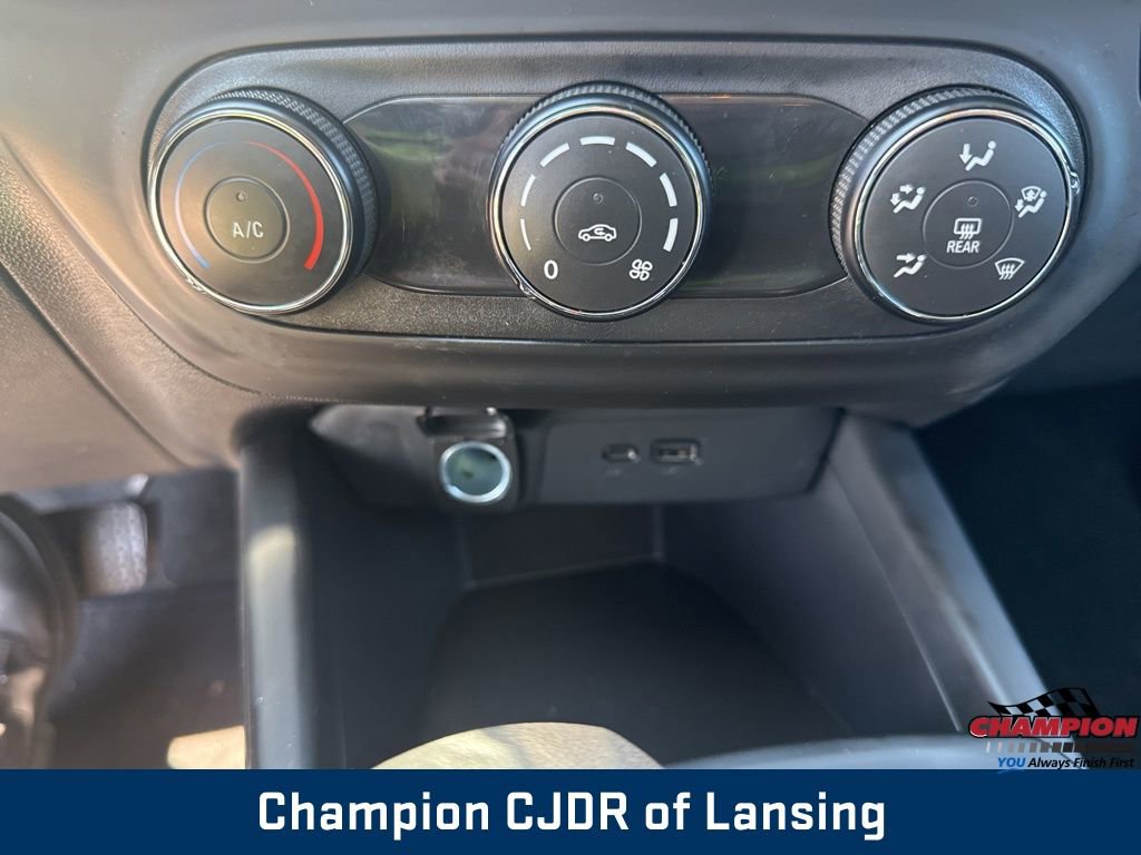 Used 2025 Chevrolet Trax LS w/ Driver Confidence Package image 29