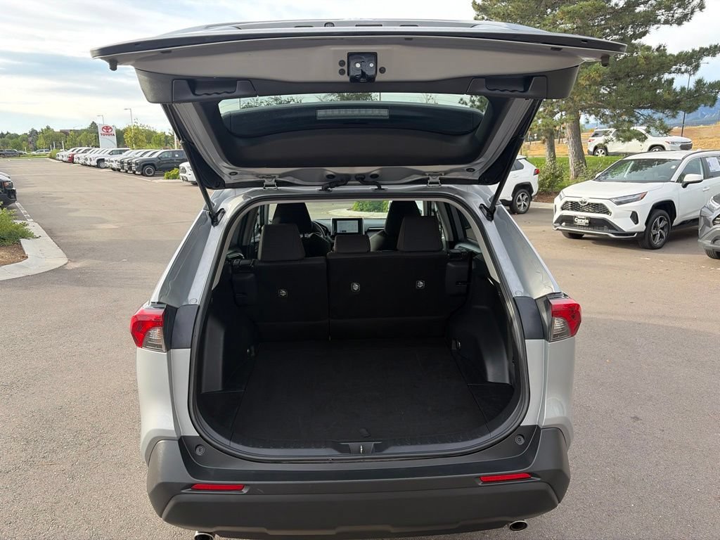 Used 2025 Toyota RAV4 LE AWD/4WD image 17
