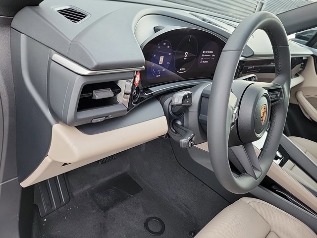 Used 2025 Porsche Macan 4 Electric image 30