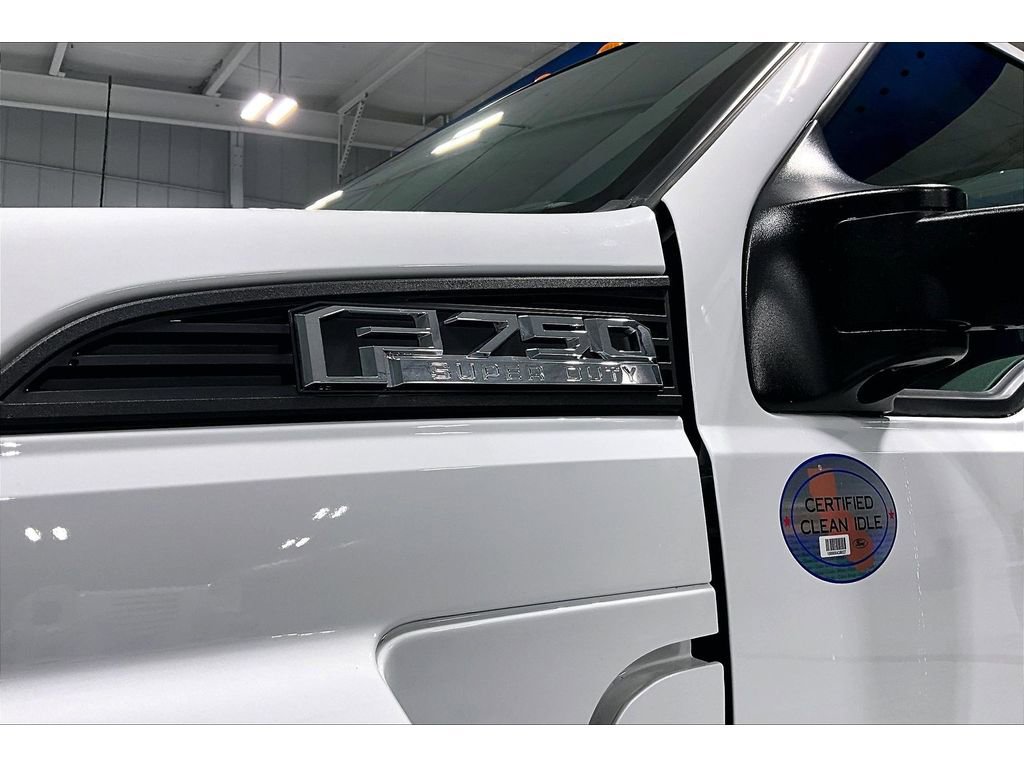 Used 2023 Ford F750 2WD Regular Cab Super Duty image 9