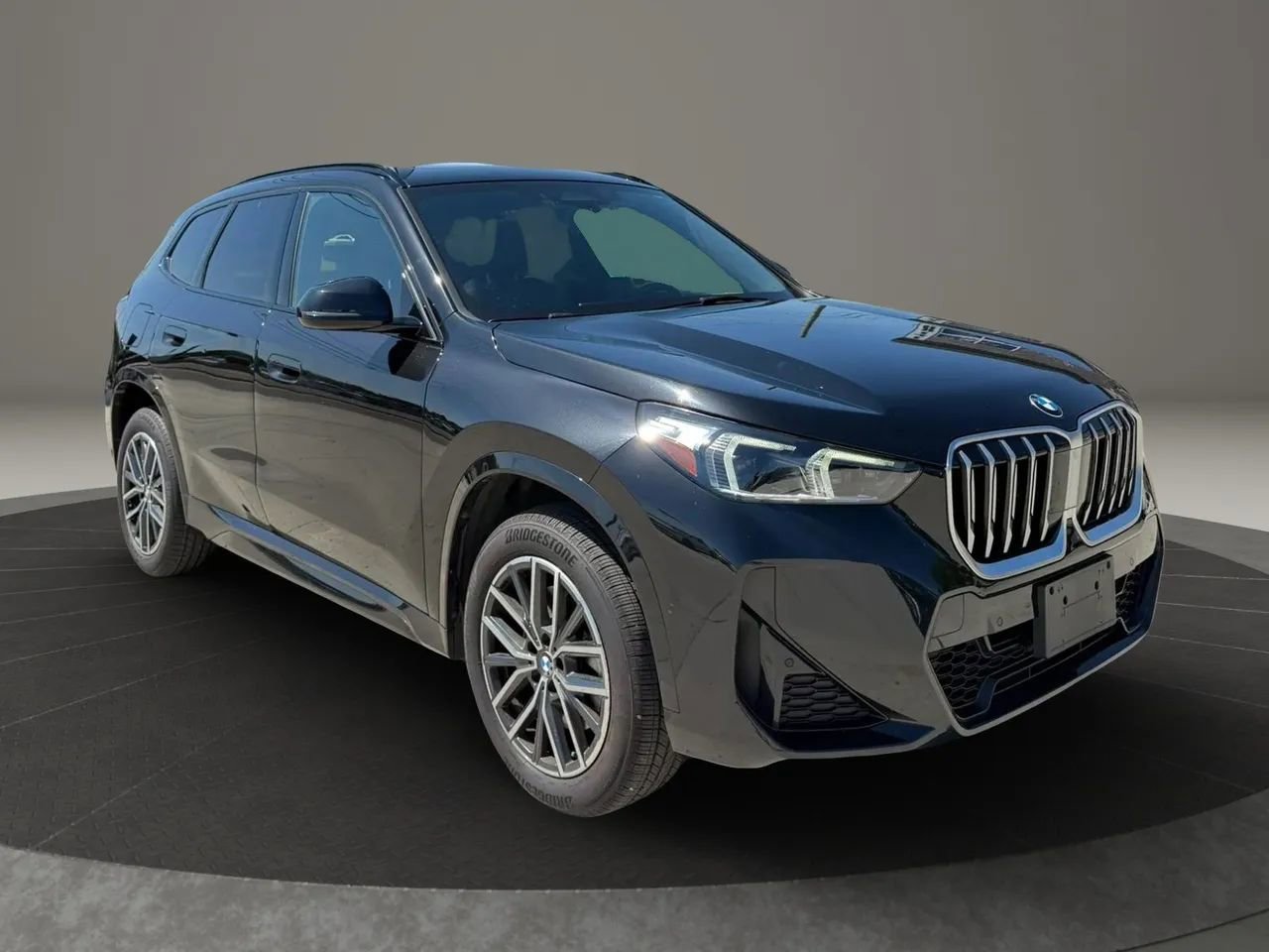 Used 2023 BMW X1 xDrive28i w/ M Sport Package AWD/4WD image 1