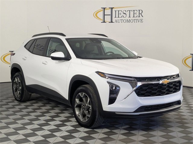 Certified 2025 Chevrolet Trax LT w/ LT Convenience Package image 2