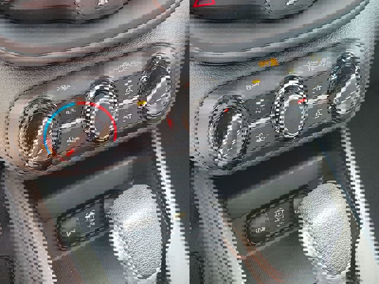 Used 2025 Kia Soul LX w/ LX Technology Package FWD image 25