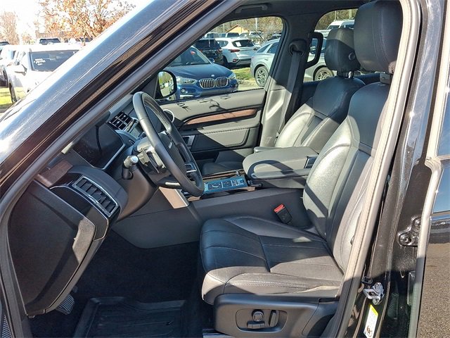 Used 2020 Land Rover Discovery HSE image 10