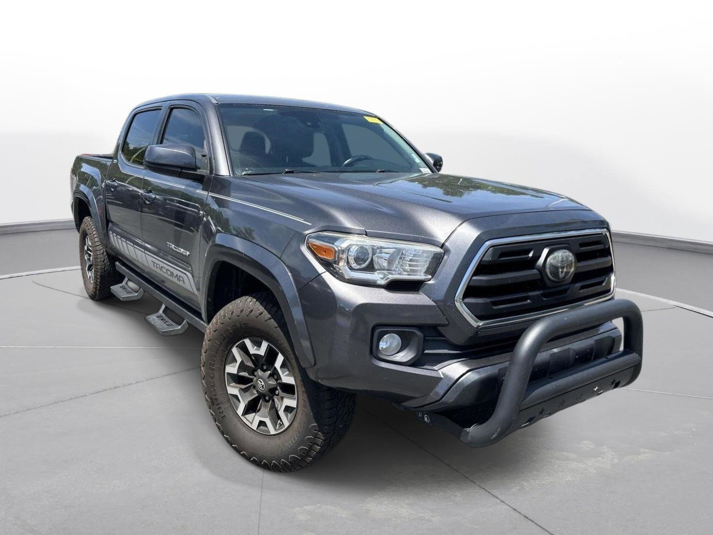 Used 2018 Toyota Tacoma SR5 RWD image 4