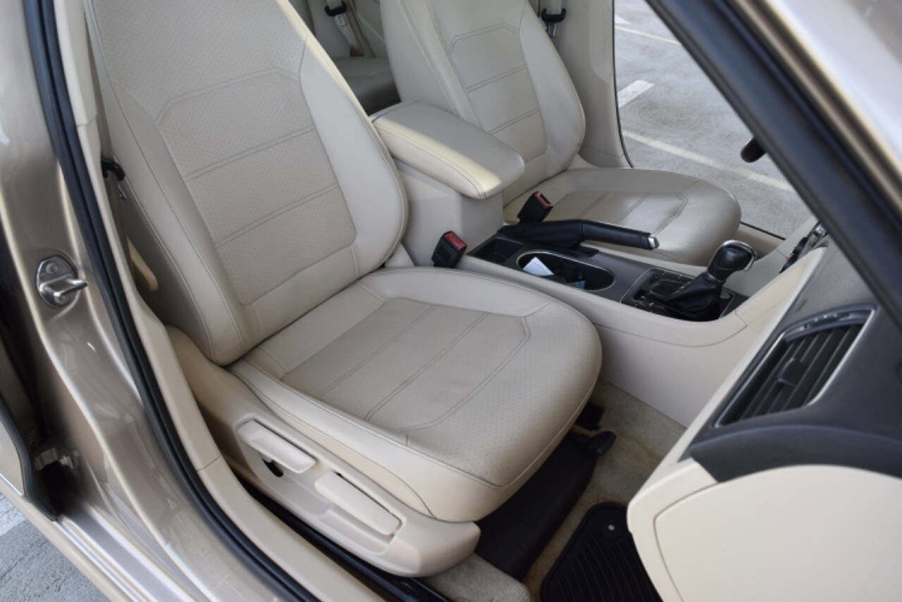 Used 2015 Volkswagen Passat TDI SE image 23