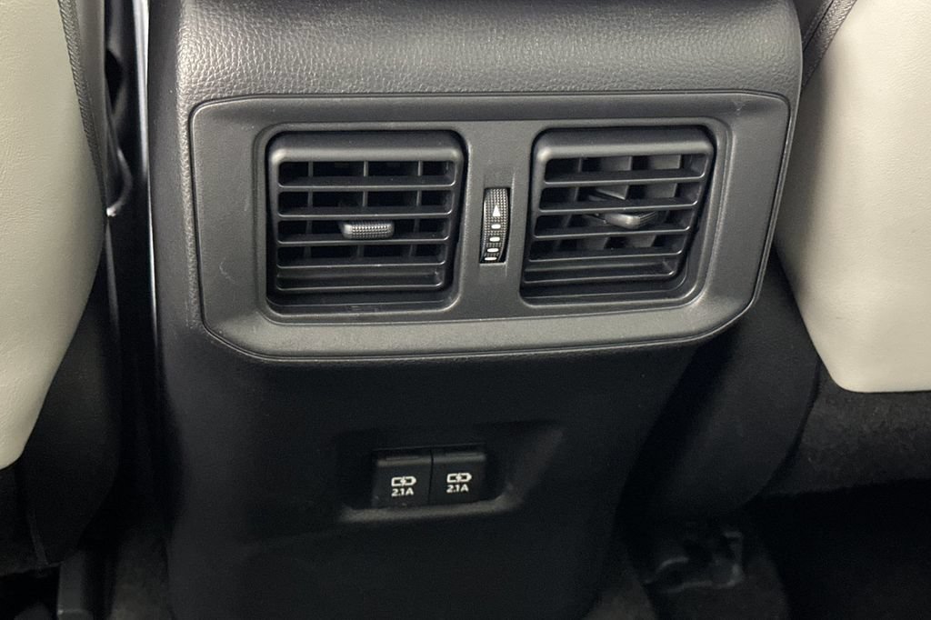 Used 2021 Toyota RAV4 XLE Premium AWD/4WD image 16