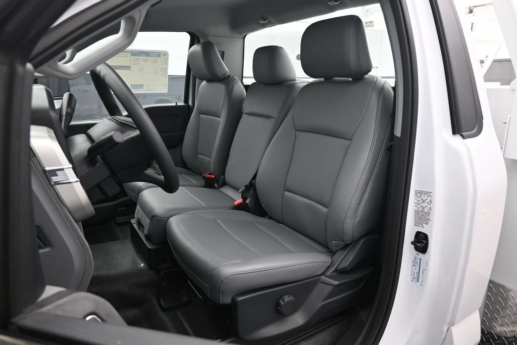 New 2025 Ford F450 XL w/ XL Chrome Package RWD image 8
