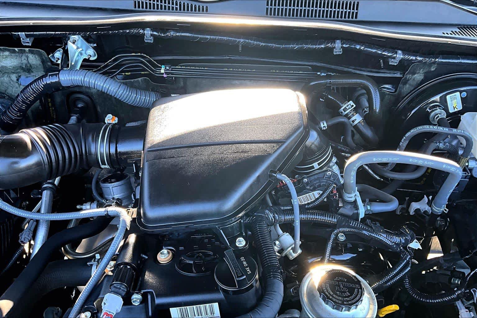 Used 2018 Toyota Tacoma SR AWD/4WD image 32