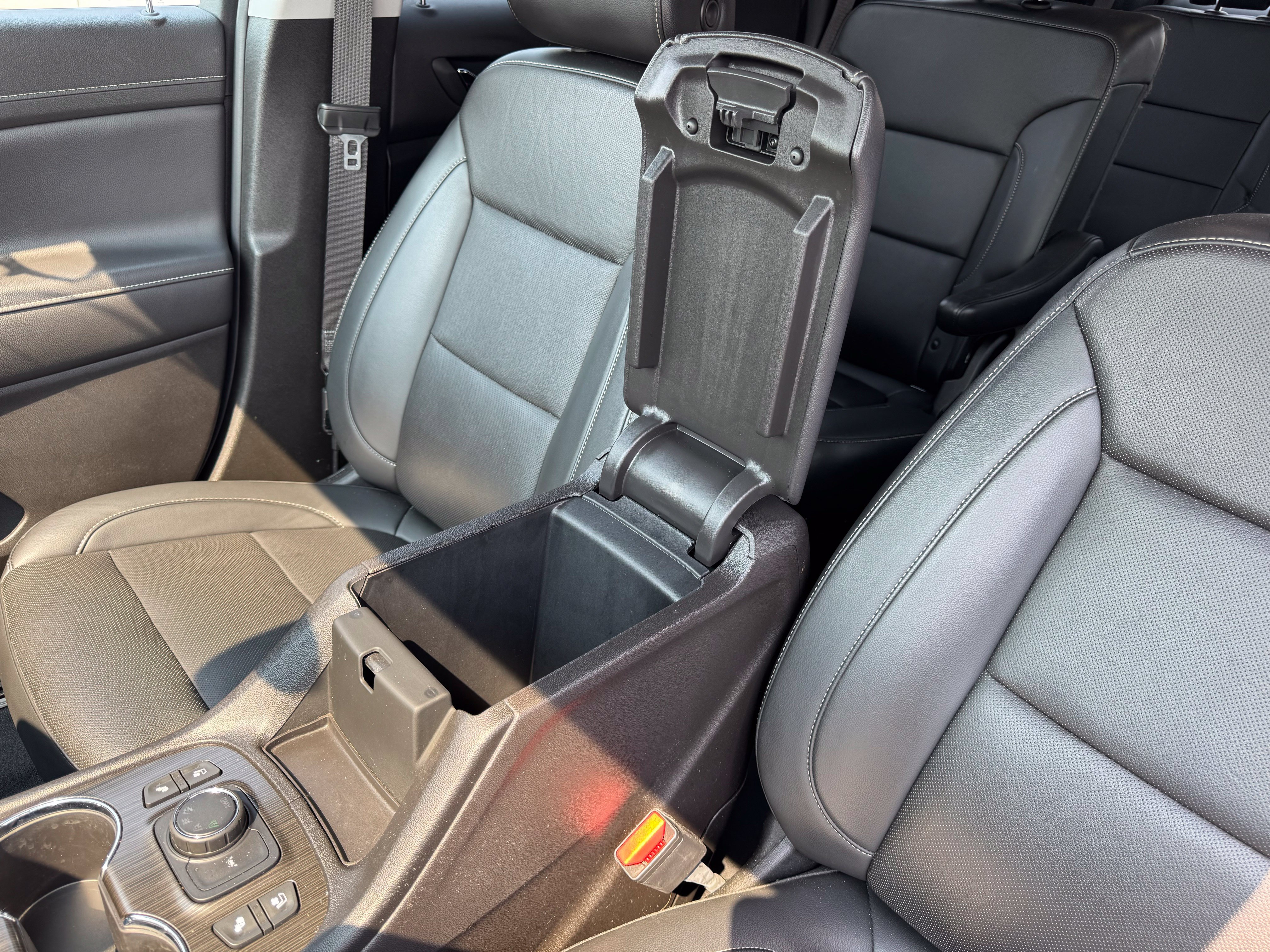 Used 2022 GMC Acadia SLT w/ Technology Package AWD/4WD image 69