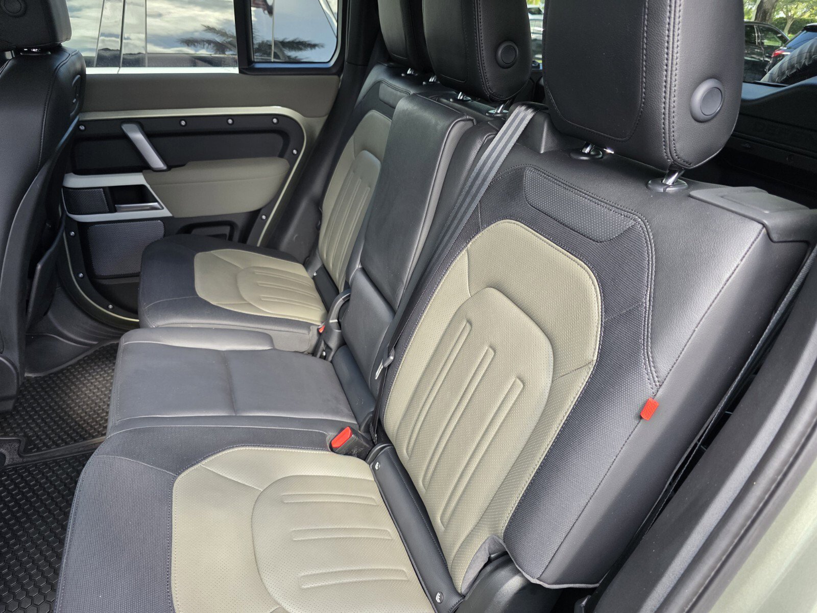 Certified 2022 Land Rover Defender 110 X-Dynamic SE AWD/4WD image 15