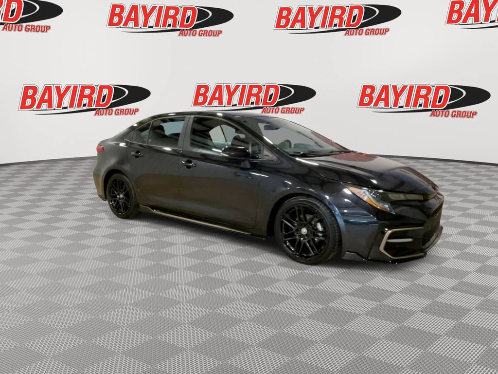 Used 2022 Toyota Corolla SE FWD image 2