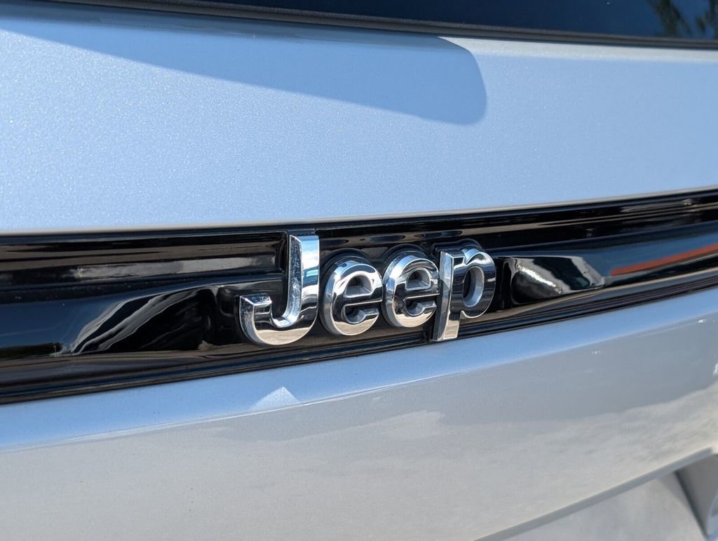Certified 2024 Jeep Grand Cherokee Limited AWD/4WD image 17