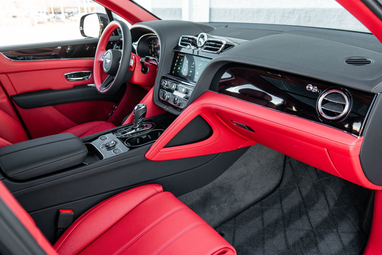 Used 2024 Bentley Bentayga Extended Wheelbase image 2