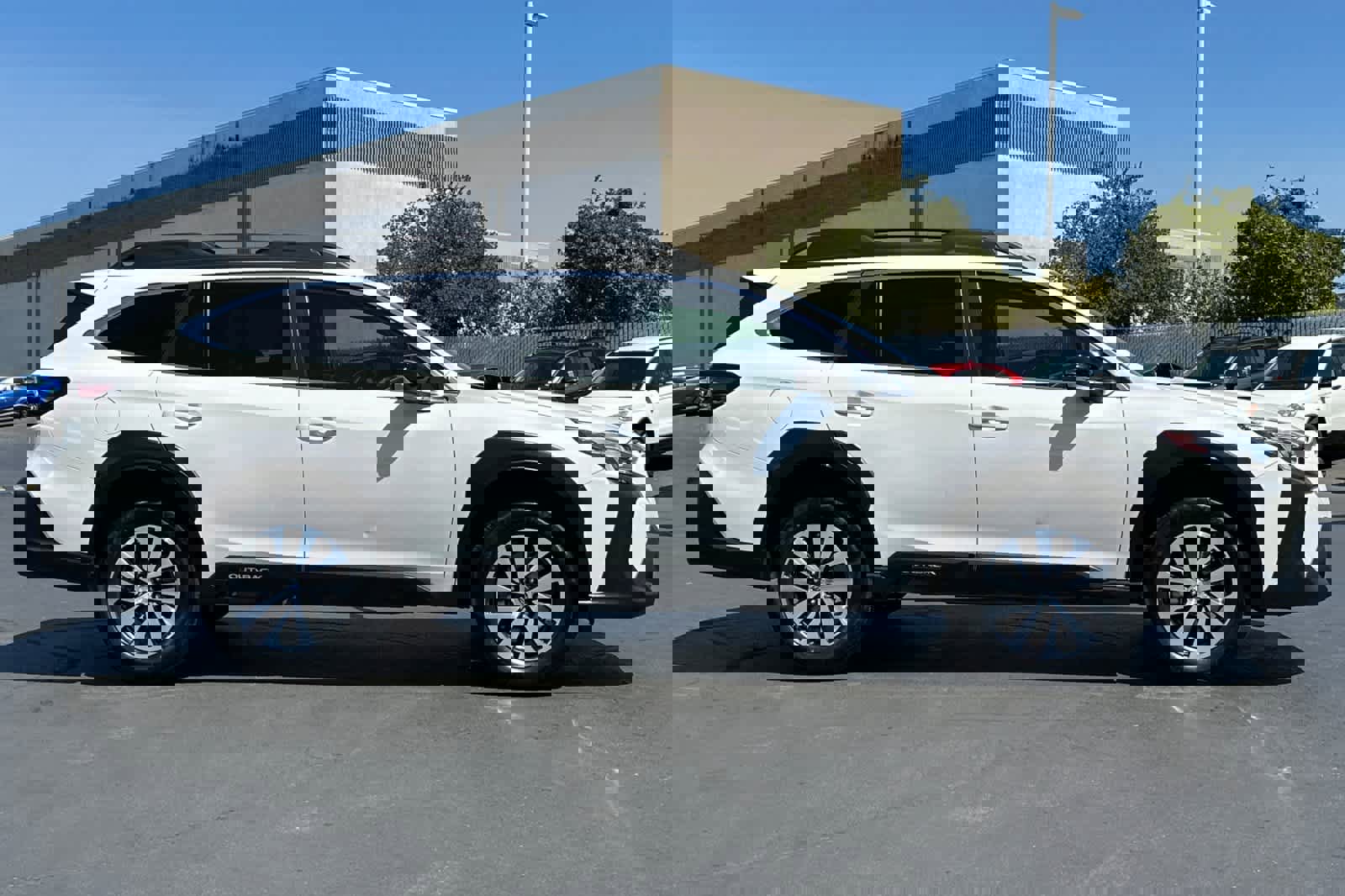 Used 2023 Subaru Outback Premium image 6