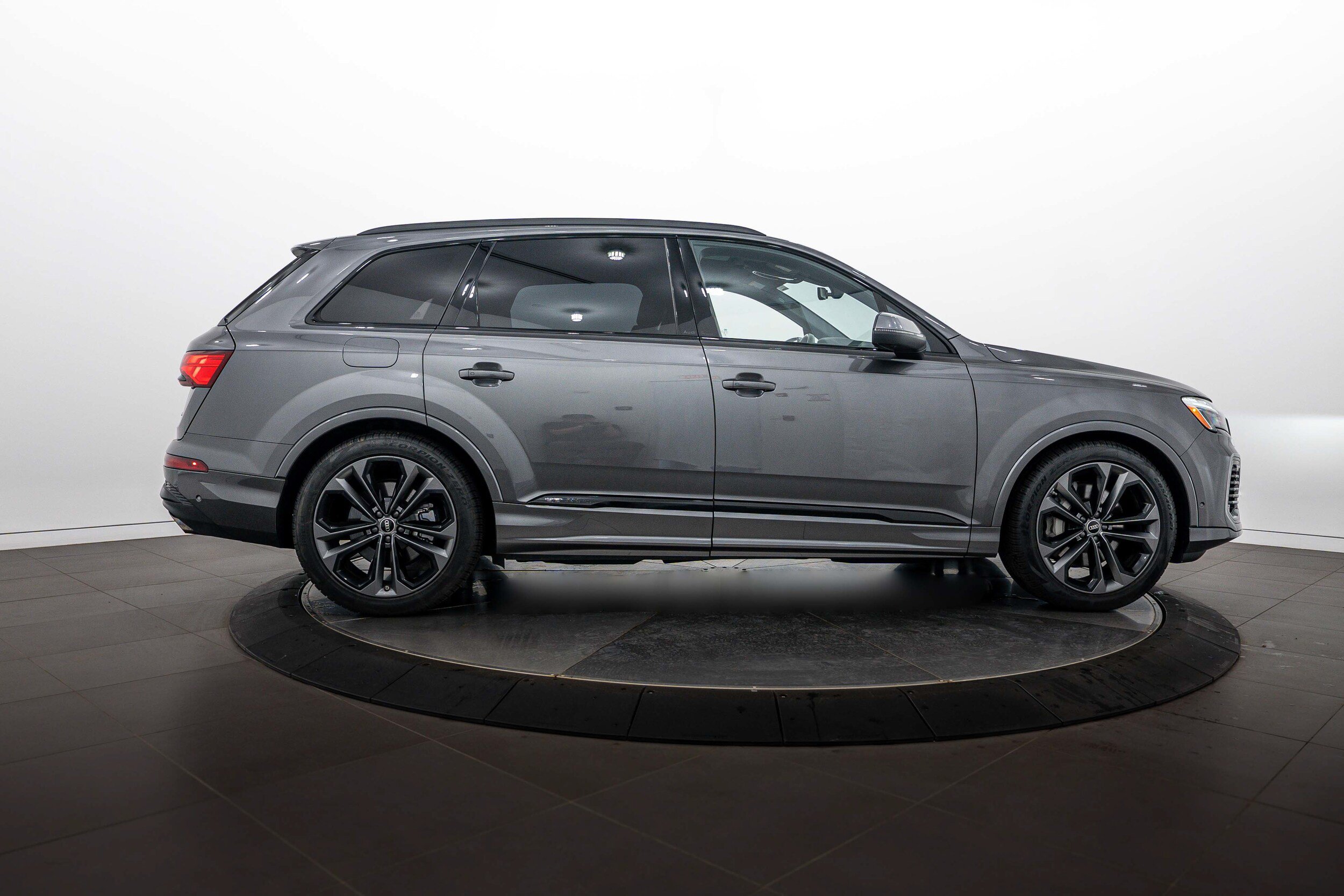 Used 2026 Audi Q7 3.0T Premium Plus w/ Premium Plus Package AWD/4WD image 2
