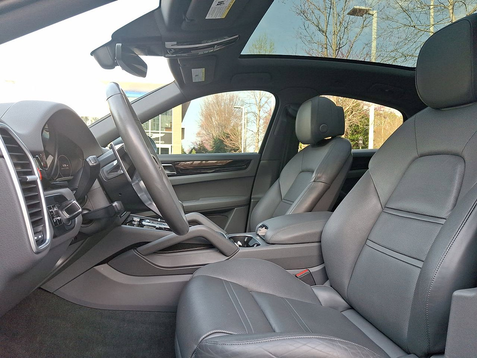 Used 2020 Porsche Cayenne S image 11