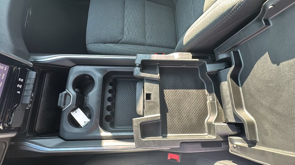 Used 2025 RAM 1500 4x4 Crew Cab image 24