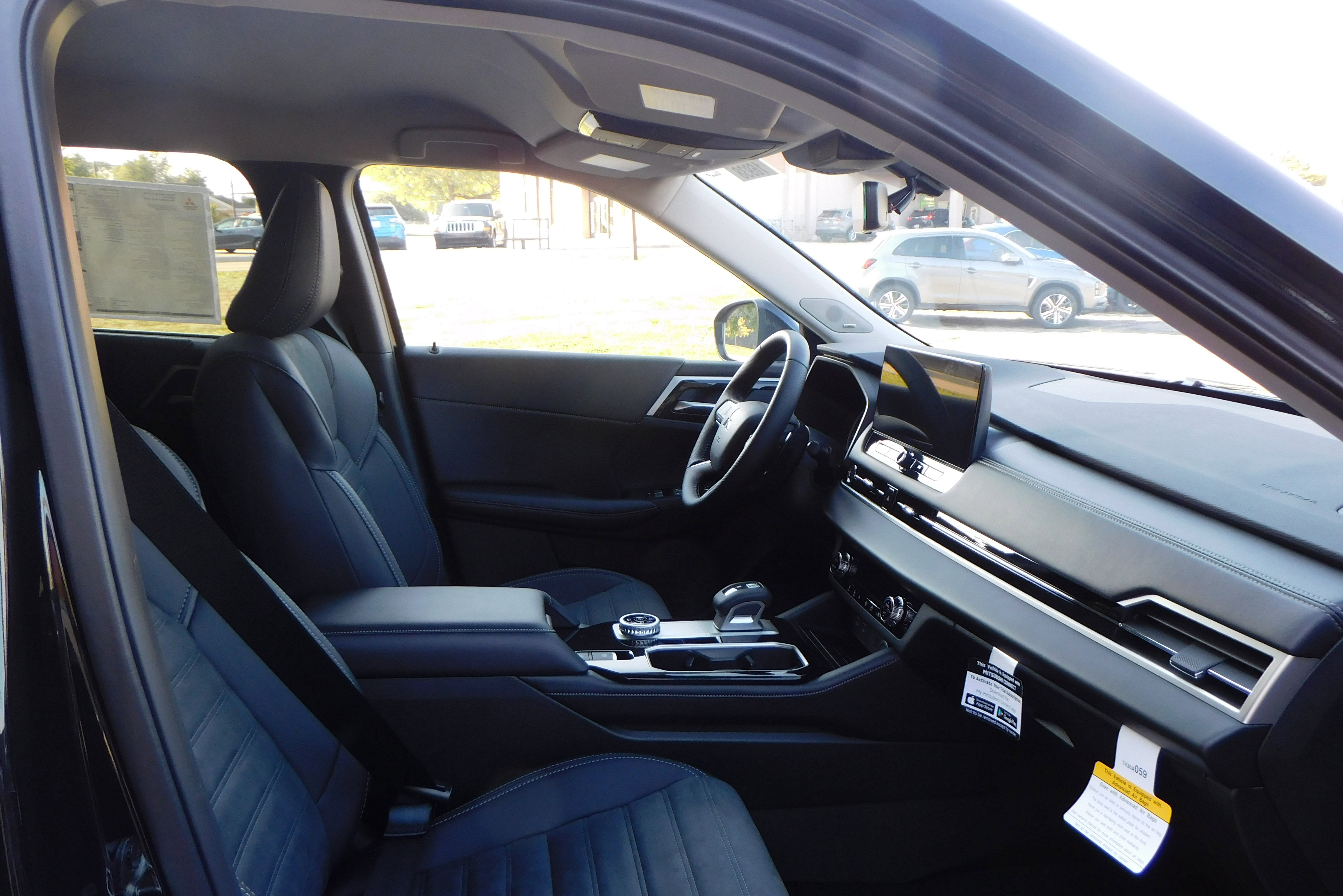 New 2025 Mitsubishi Outlander SE image 19