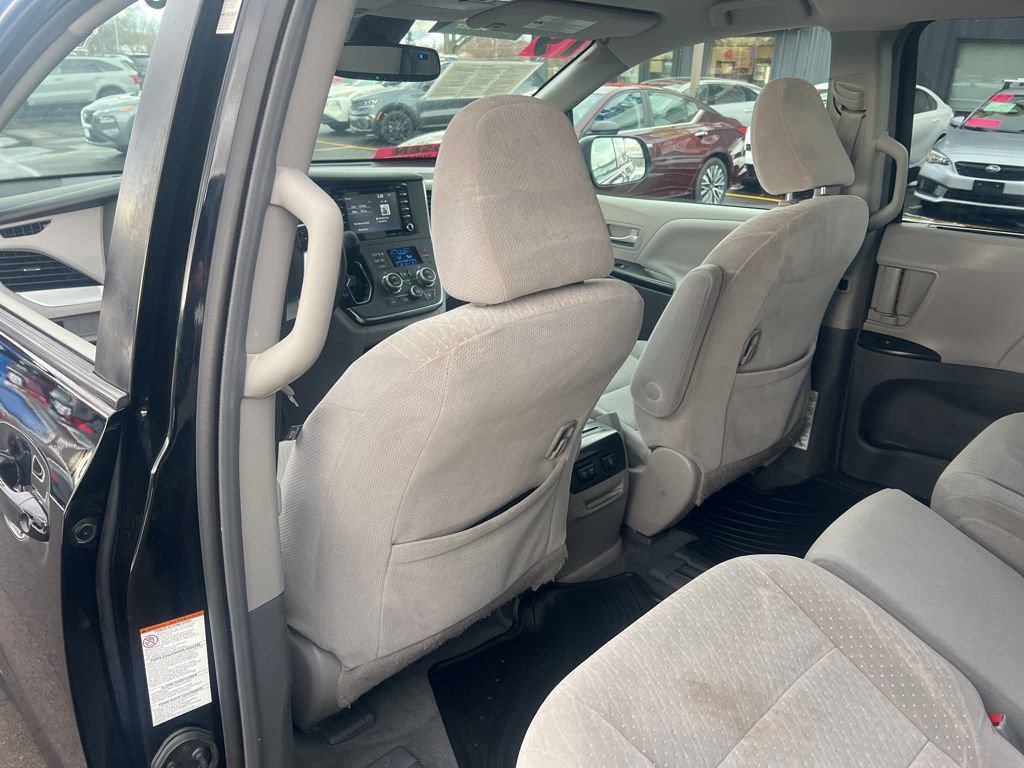 Used 2019 Toyota Sienna LE image 10