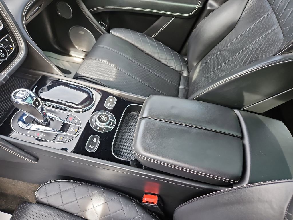 Used 2017 Bentley Bentayga image 26