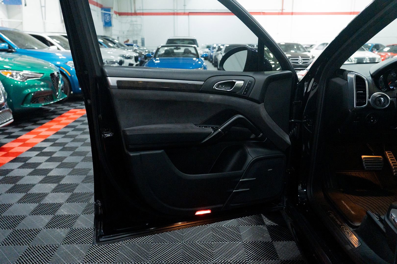Used 2014 Porsche Cayenne GTS AWD/4WD image 16