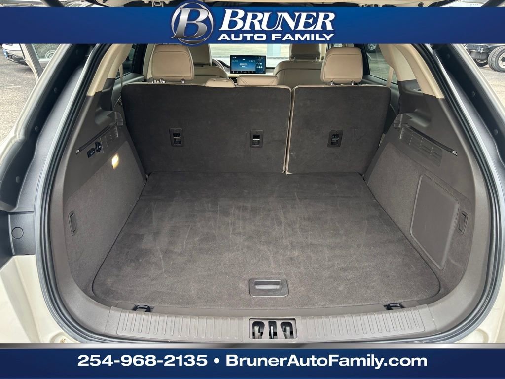 Used 2023 Lincoln Nautilus FWD w/ Premium Package image 7