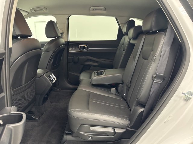 Used 2025 Kia Sorento S image 30